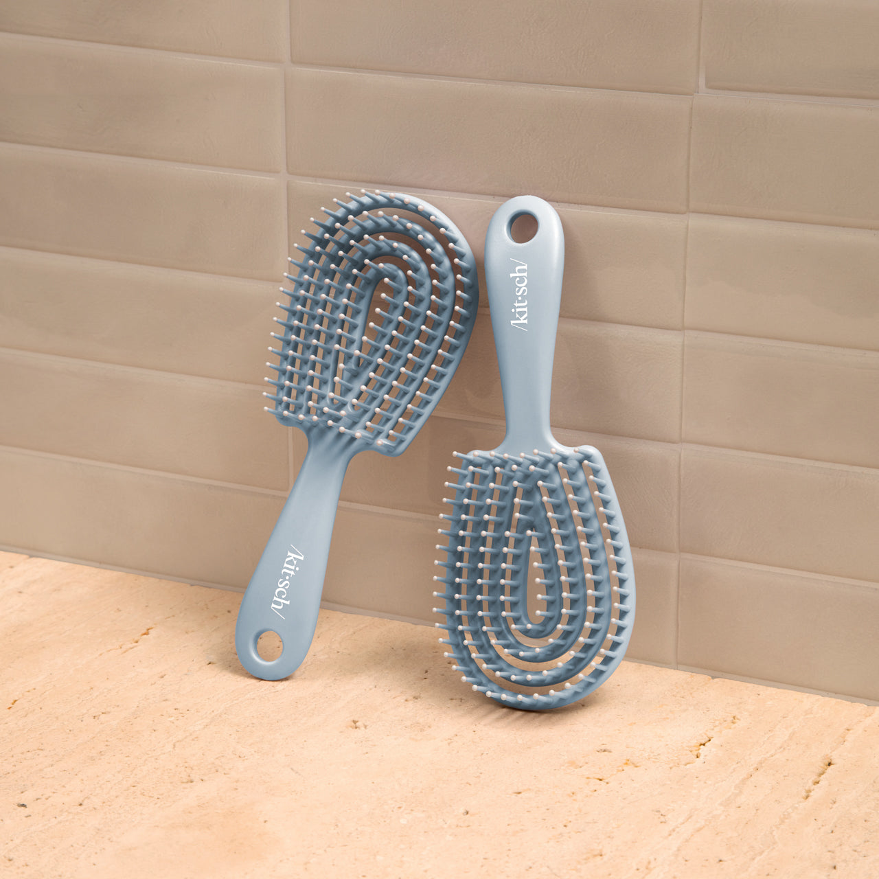 504827-CreativeProductShoot-MiniDetanglingFlexiBrush-Pro-HazeBlue-1280x1280px.jpg