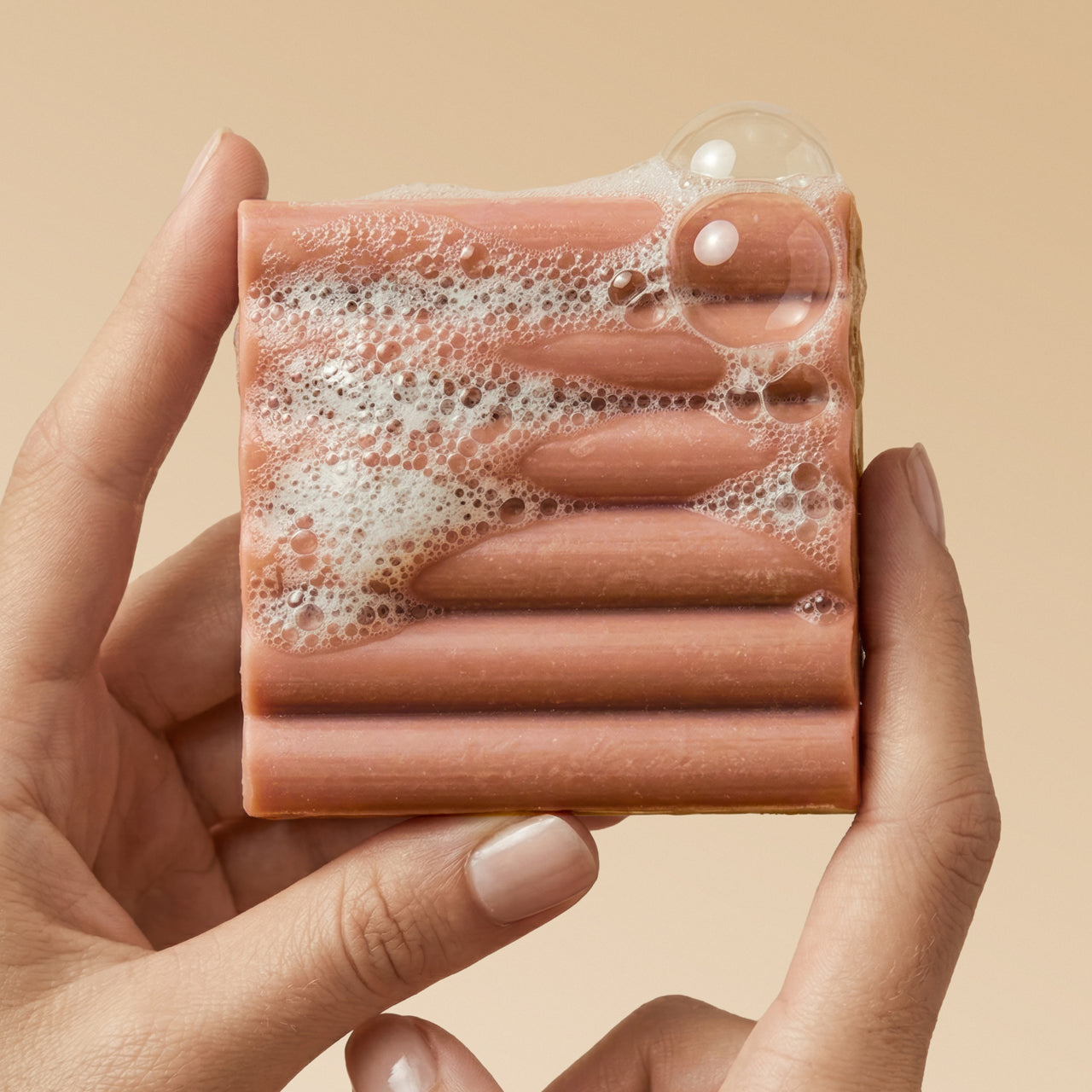 506425-AmberShoresBodyWashBar-Cleansing-BottleFreeBeauty-Model-7-1.jpg-1280x1280px_05b99db7-7f03-482a-b351-4658d43d6ed2-1.jpg