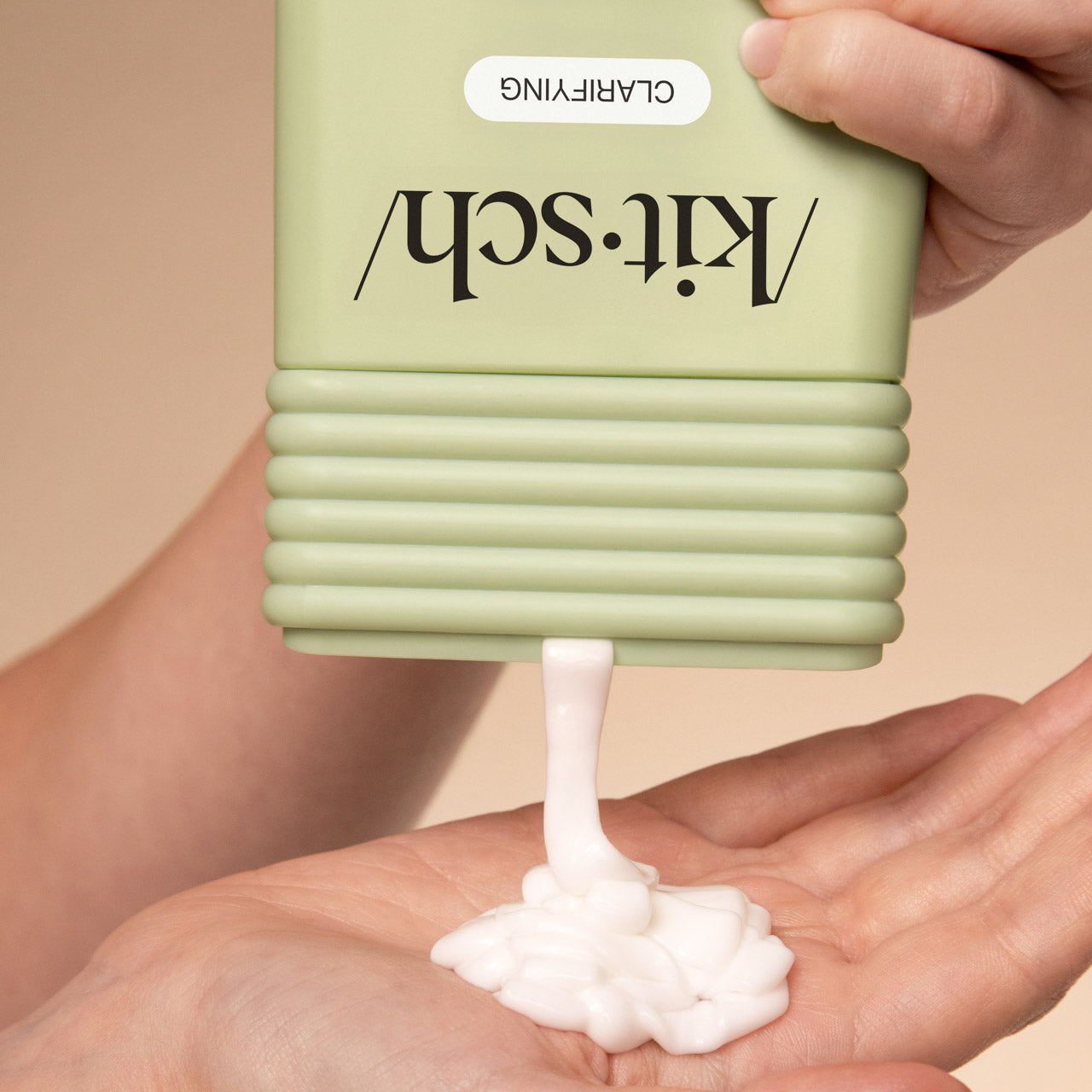 507880-TeaTree_MintLiquidConditioner-Clarifying-HairCare-Model-1280x1280px-1.jpg