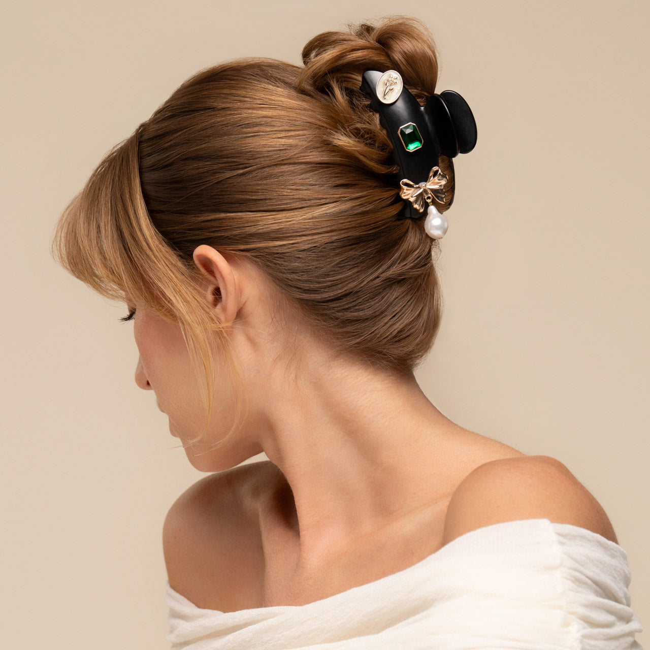 509174-KitschPop-Charms_CurvedClawClip-7pc-Set-Vintage-Black-Model-2-1280x1280px-1.jpg