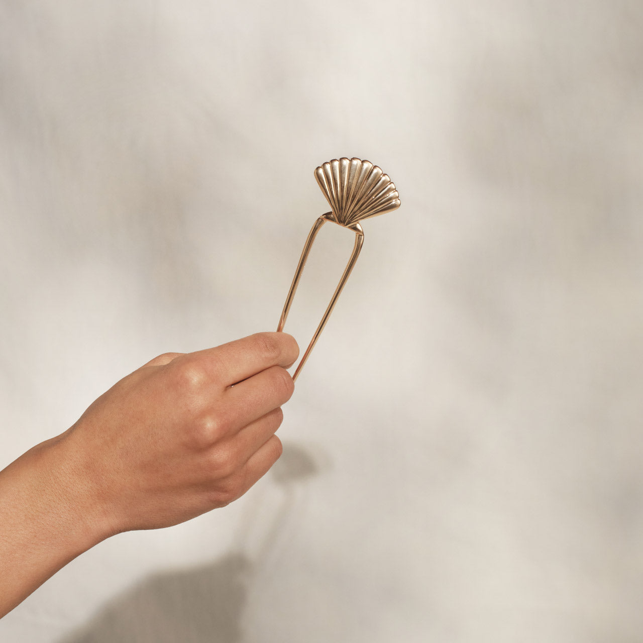 509303-CoastalCottage-MetalClamShell-FrenchHairPin-Gold-Model-1280x1280px.jpg