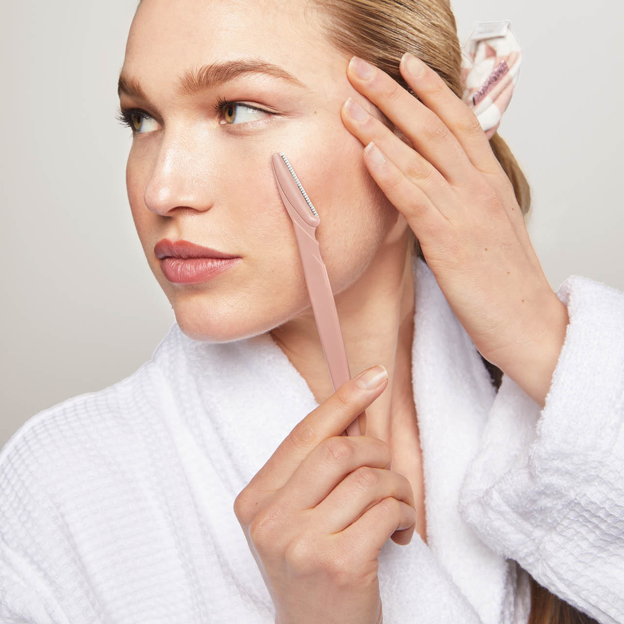 5540-Dermaplaner-12pc-KitschPro-Model-Terracotta-1280x1280px-1.jpg