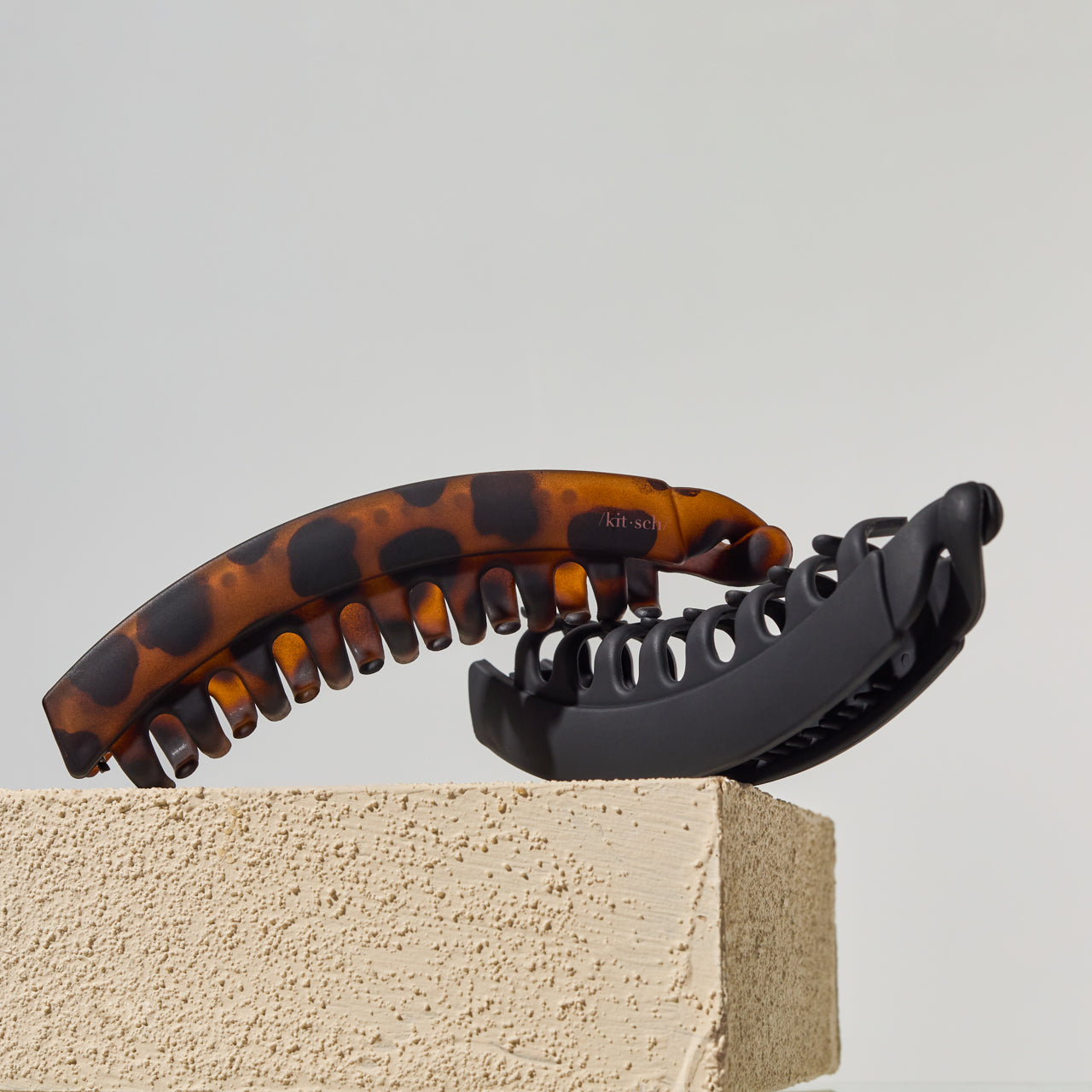 60022-CreativeProductShoot-RecycledPlastic-BananaClips-2pc-Hair-Black_Tort-1280x1280px.jpg