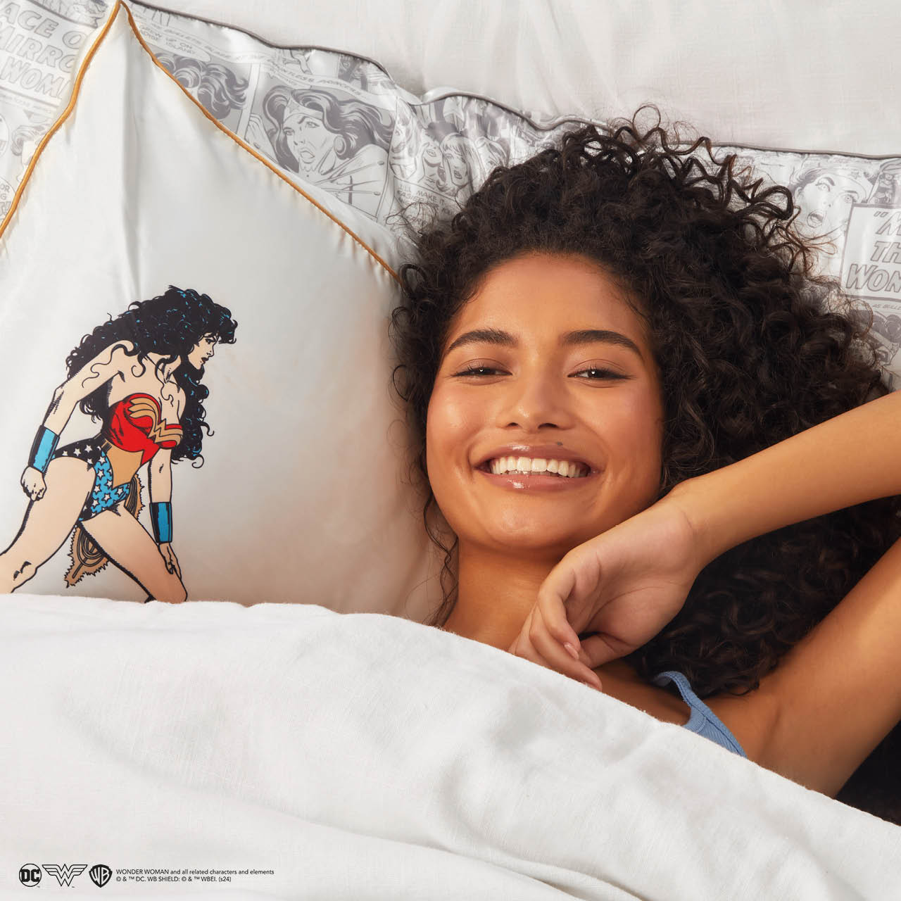 63979-63962-64174-64167-WonderWomanxKitsch-Model-Standard_KingPillowcase-ComicBook-BelieveInWonder-8-1280x1280px-1.jpg
