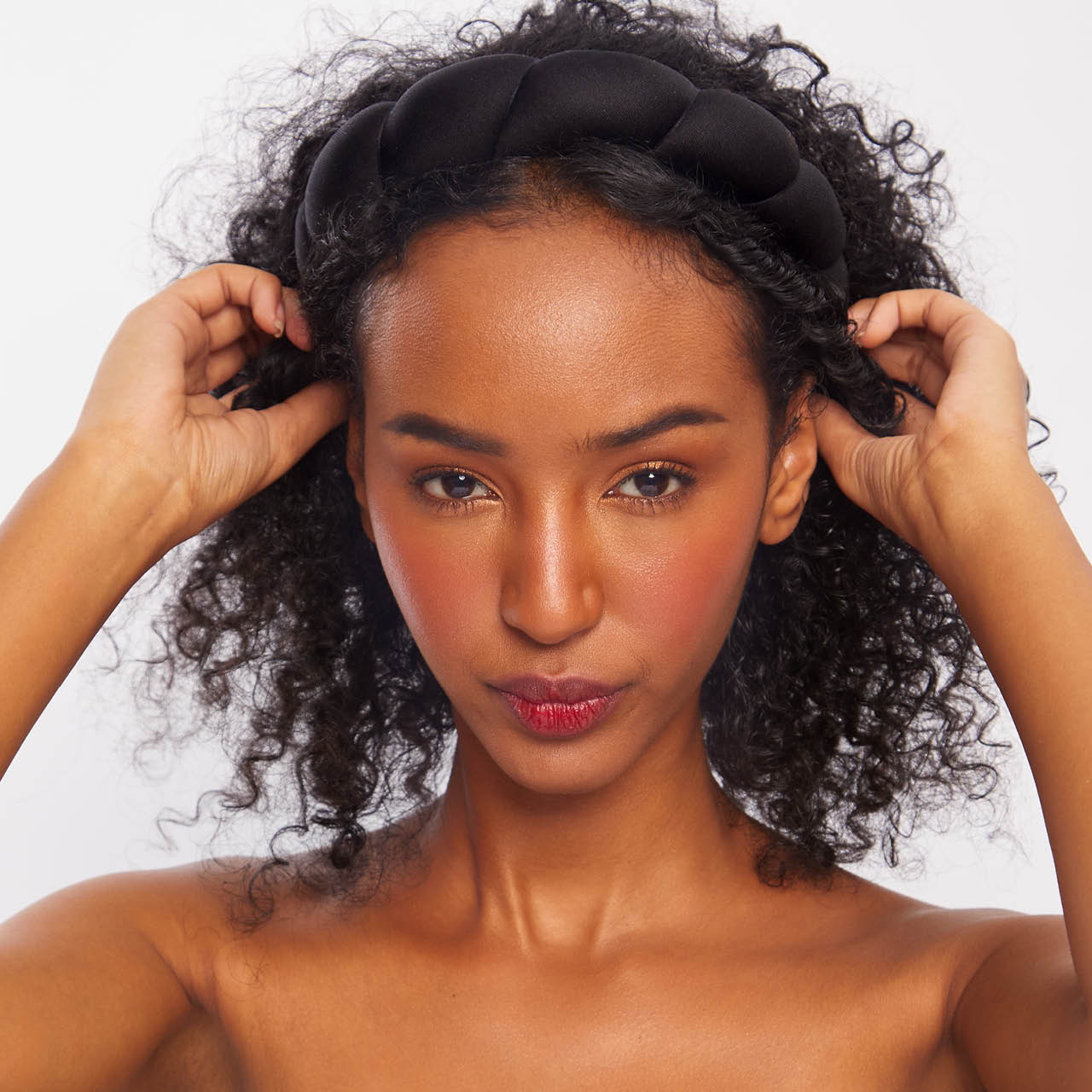 64242-RecycledFabricPuffyHeadband-1pc-Model-Hair-Black-2-1280x1280px.jpg