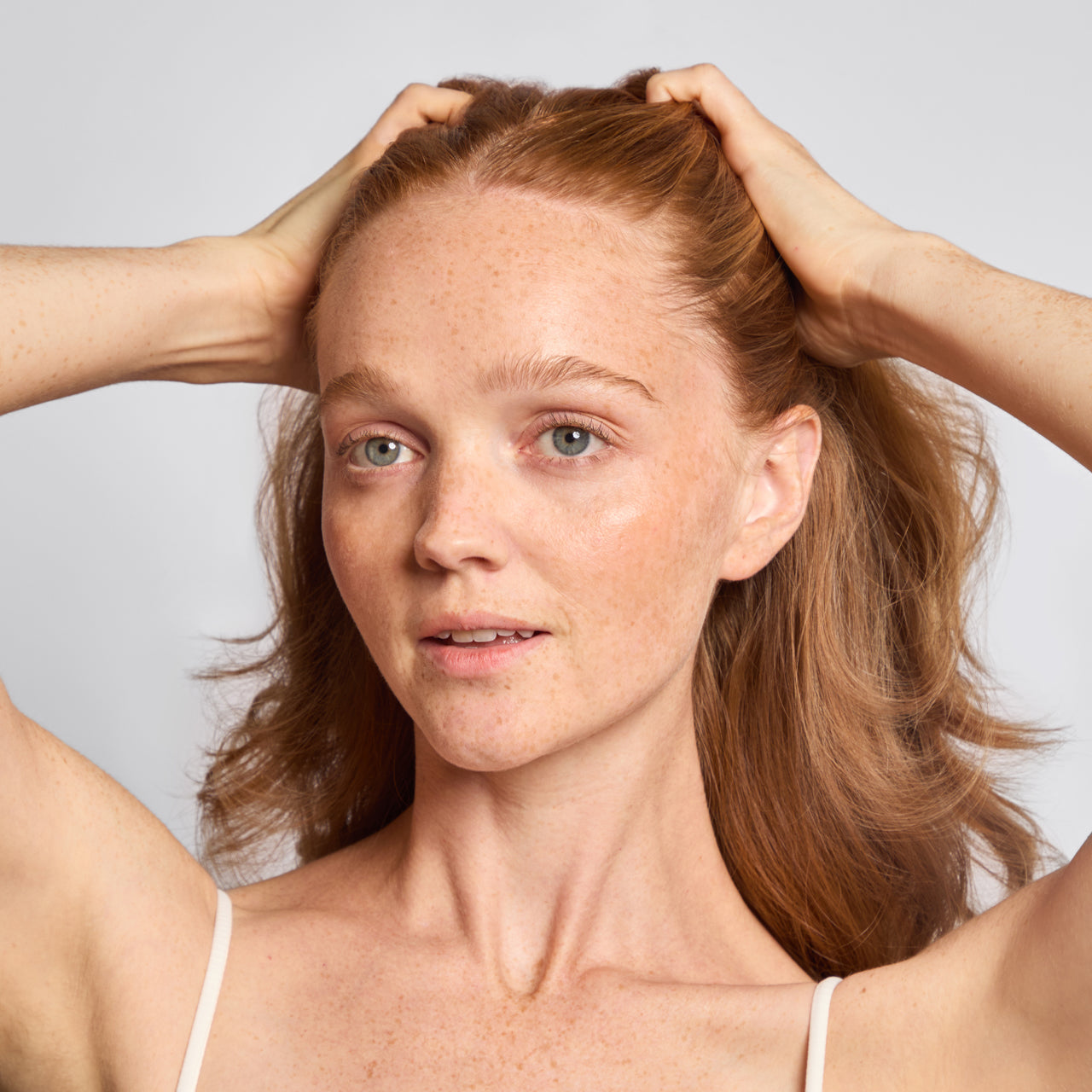 67830-60633-67823-Scalp_HairOilApplicator-Terracotta-Model-Consumables-2-1280x1280px-1.jpg